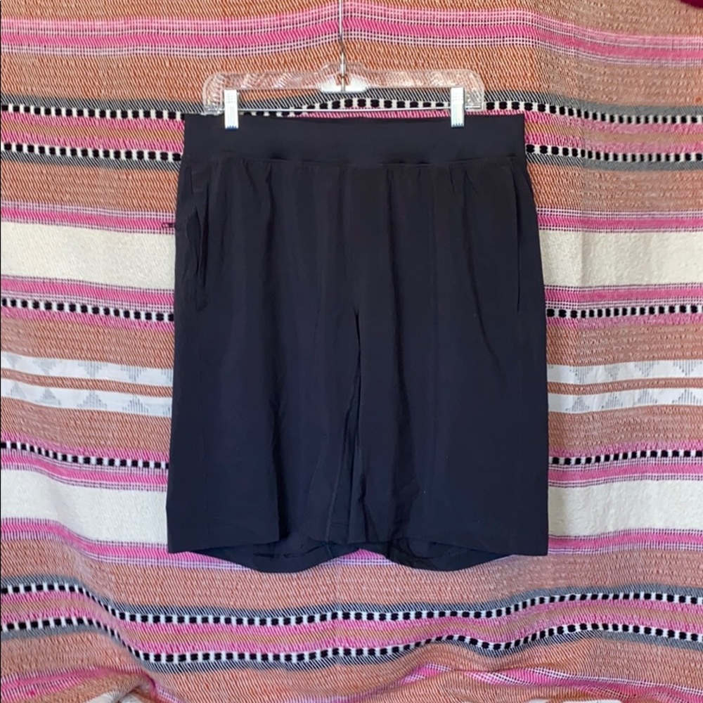 Lululemon athletic shorts Xl great condition 10/10